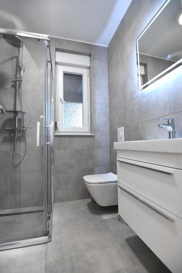 Garden Apartment Leoma With Free Parking! Zara Esterno foto