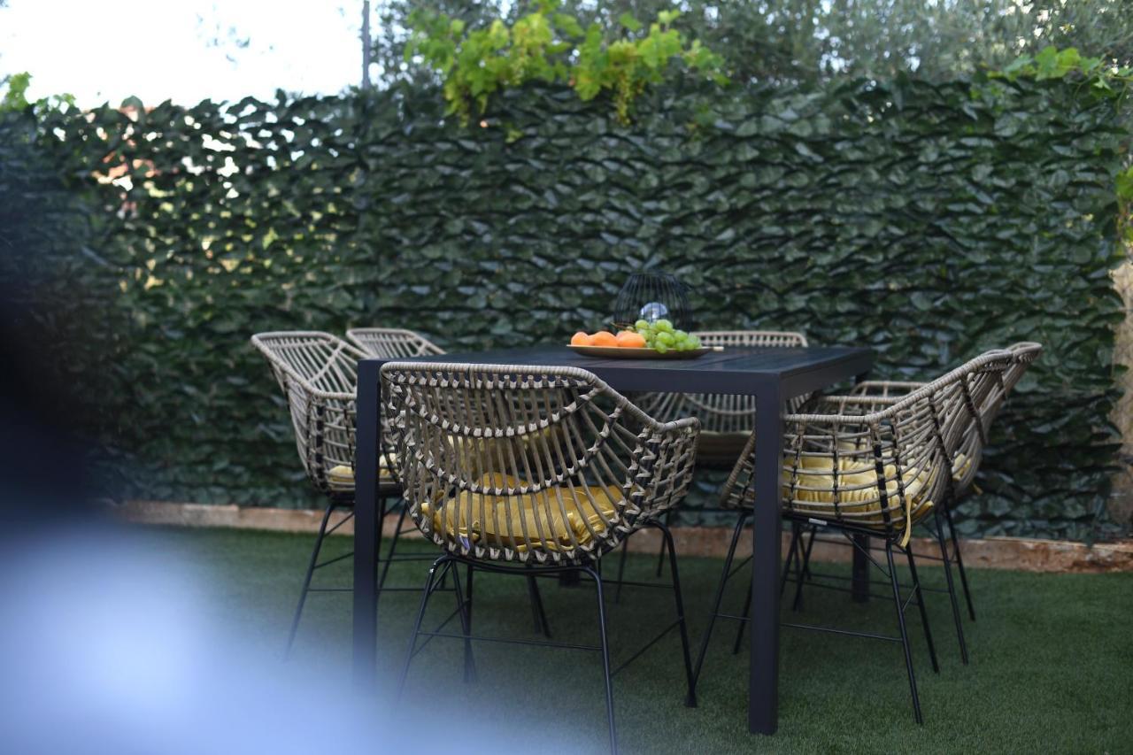 Garden Apartment Leoma With Free Parking! Zara Esterno foto