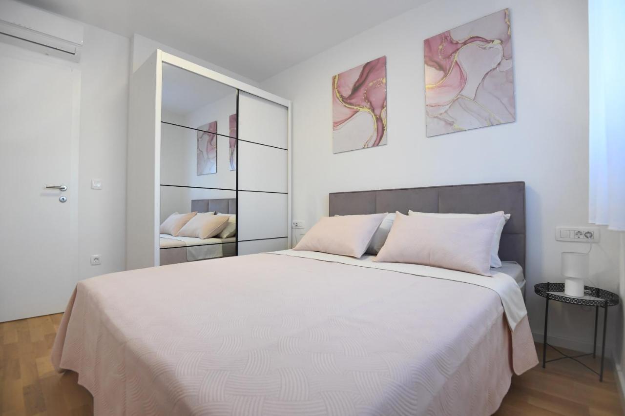 Garden Apartment Leoma With Free Parking! Zara Esterno foto
